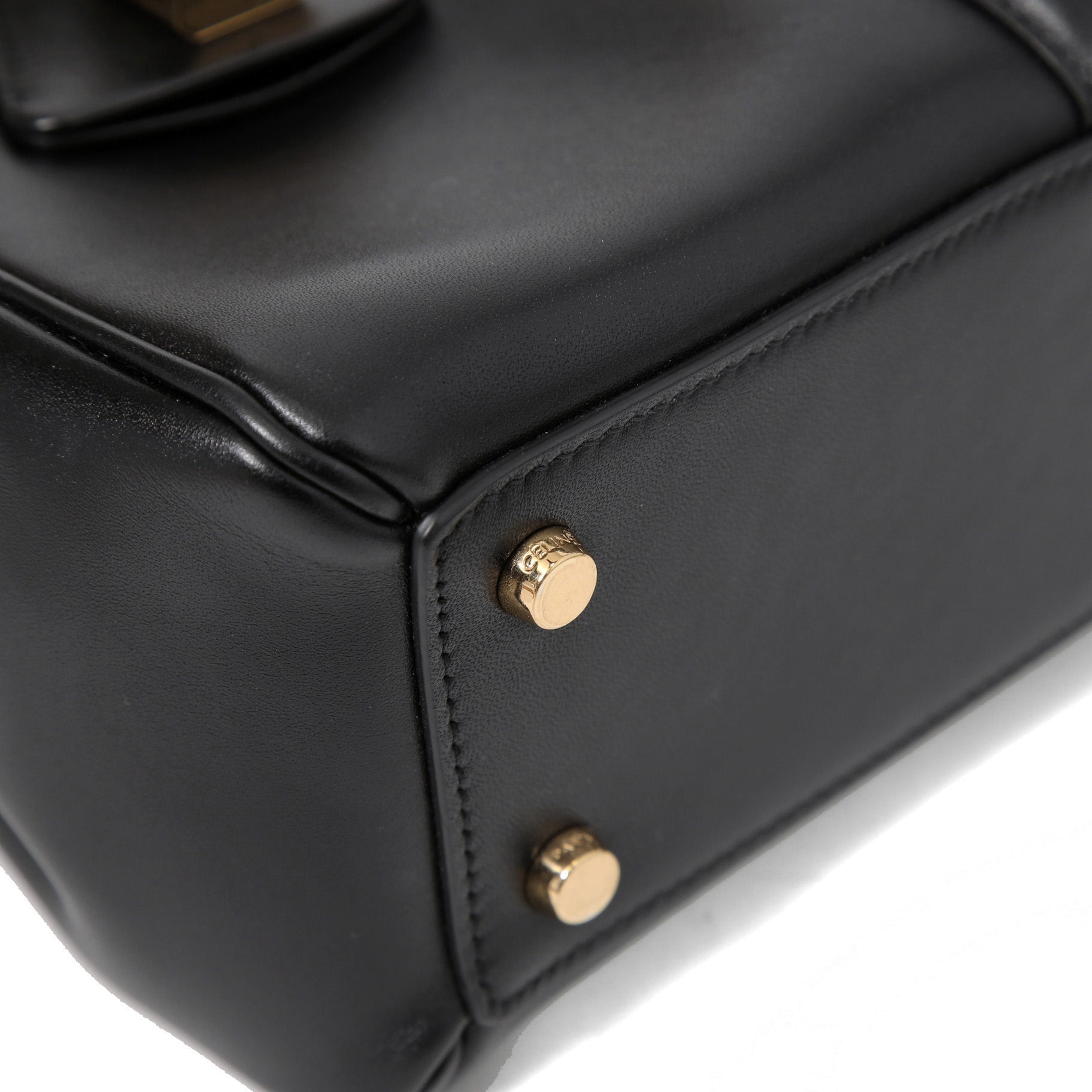 CELINE セリーヌ / 現行モデル / スモール 16 (セーズ) バッグ / サチネイテッド カーフ スキン (BLACK)