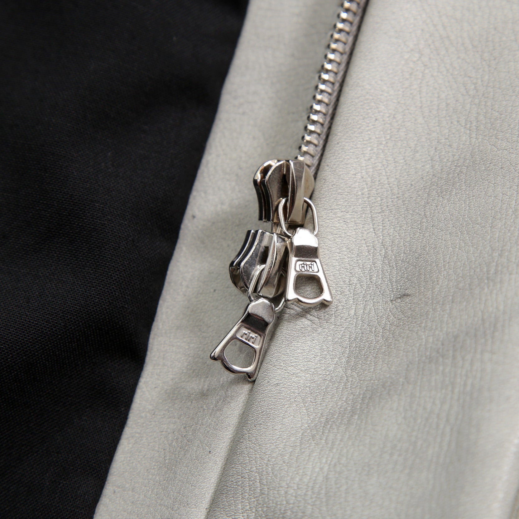 m.a+ エムエークロス / 23AW VERTICAL POCKETS FITTED COAT / GUIDI CALF LEATHER / SY1.0 / SIZE 48 (CARBON)