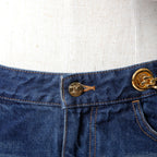 CELINE セリーヌ / 23AW 表参道店 限定 トリオンフ ゴールドチェーン デニム ミニスカート / size 27 (INDIGO) レディース