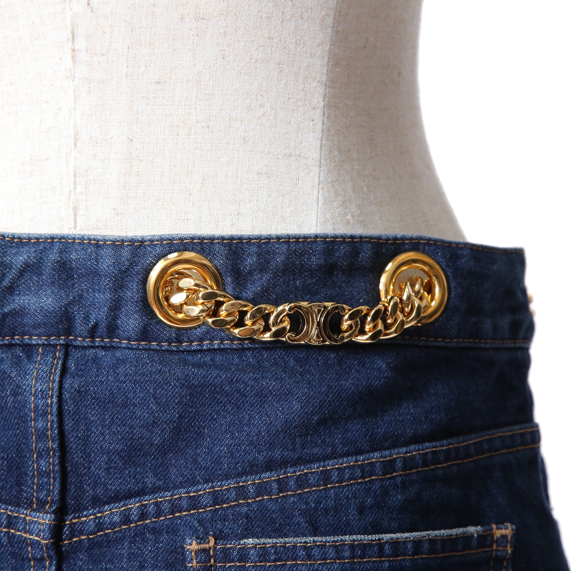 CELINE セリーヌ / 23AW 表参道店 限定 トリオンフ ゴールドチェーン デニム ミニスカート / size 27 (INDIGO) レディース