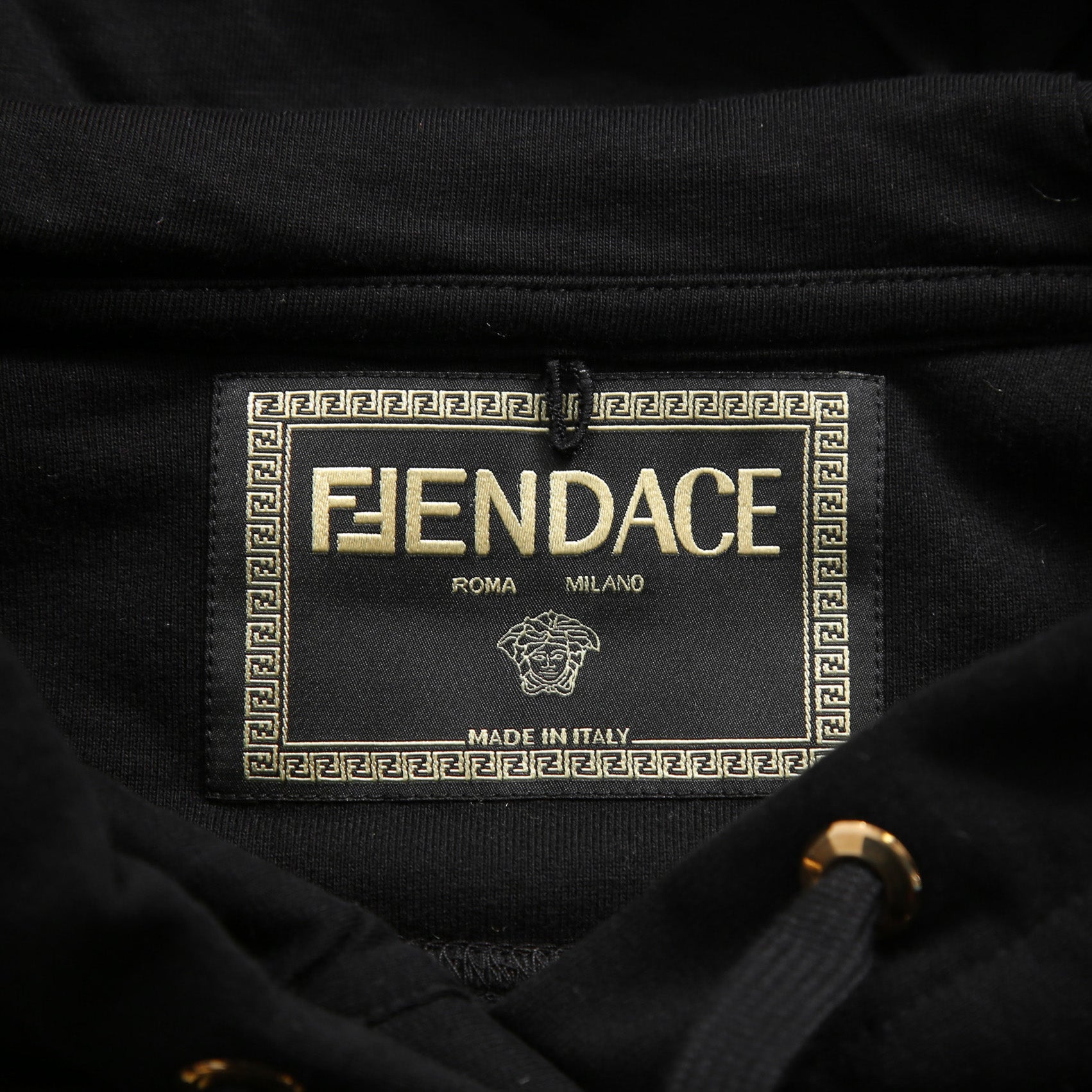 FENDACE フェンダーチェ / フェンディ ヴェルサーチ コラボ / 22SS 極美品 メデューサ ロゴ刺繍 プルオーバー パーカー / FS7906-AK6H / size XXS (BLACK)