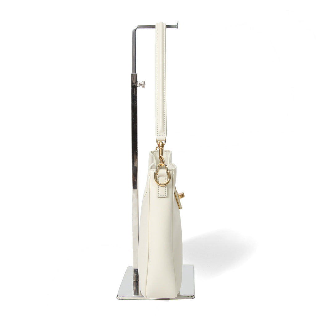 新品 CELINE セリーヌ / 24年製 スモール カミーユ 16（セーズ）ソフト バッグ / スムースカーフスキン / (rice)