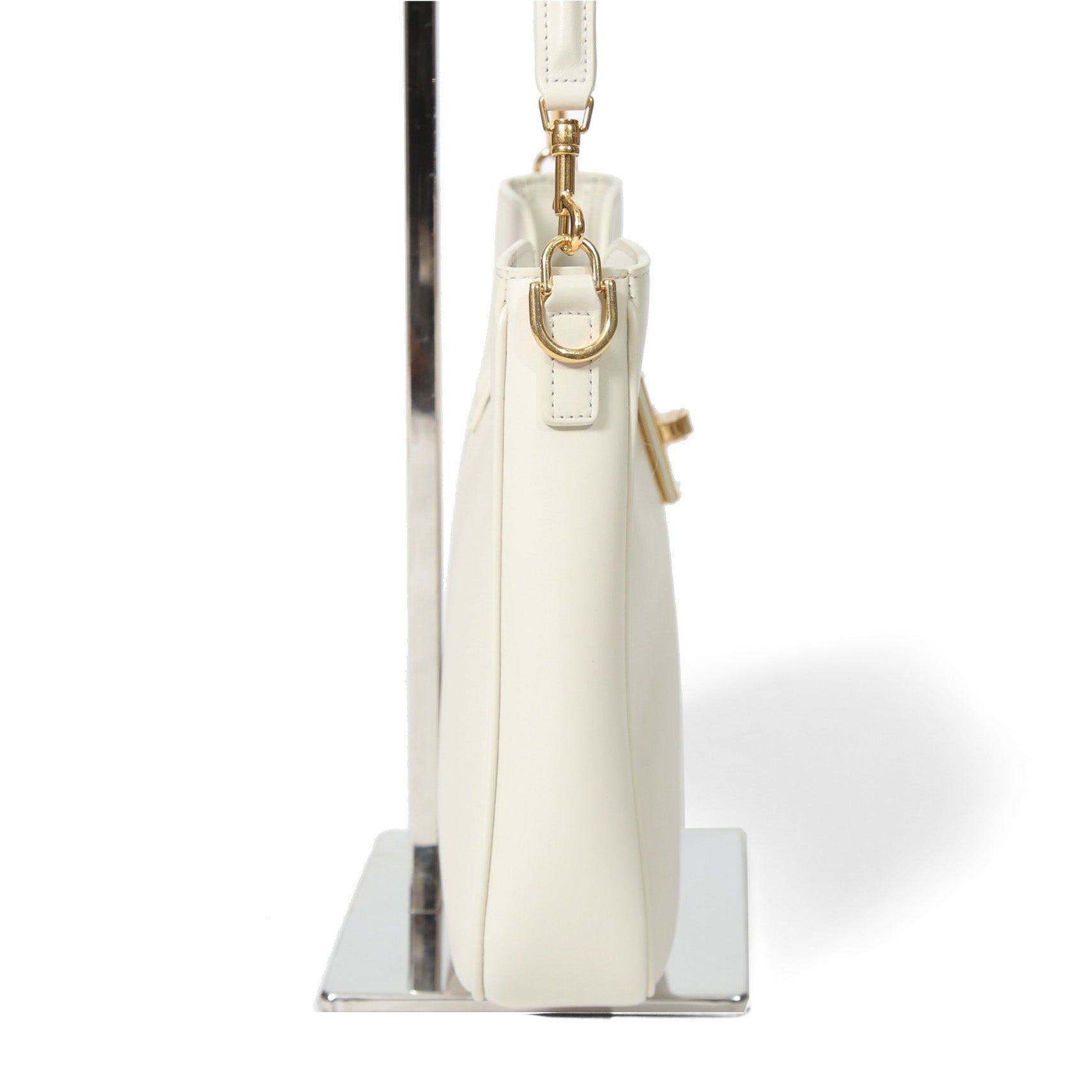 新品 CELINE セリーヌ / 24年製 スモール カミーユ 16（セーズ）ソフト バッグ / スムースカーフスキン / (rice)