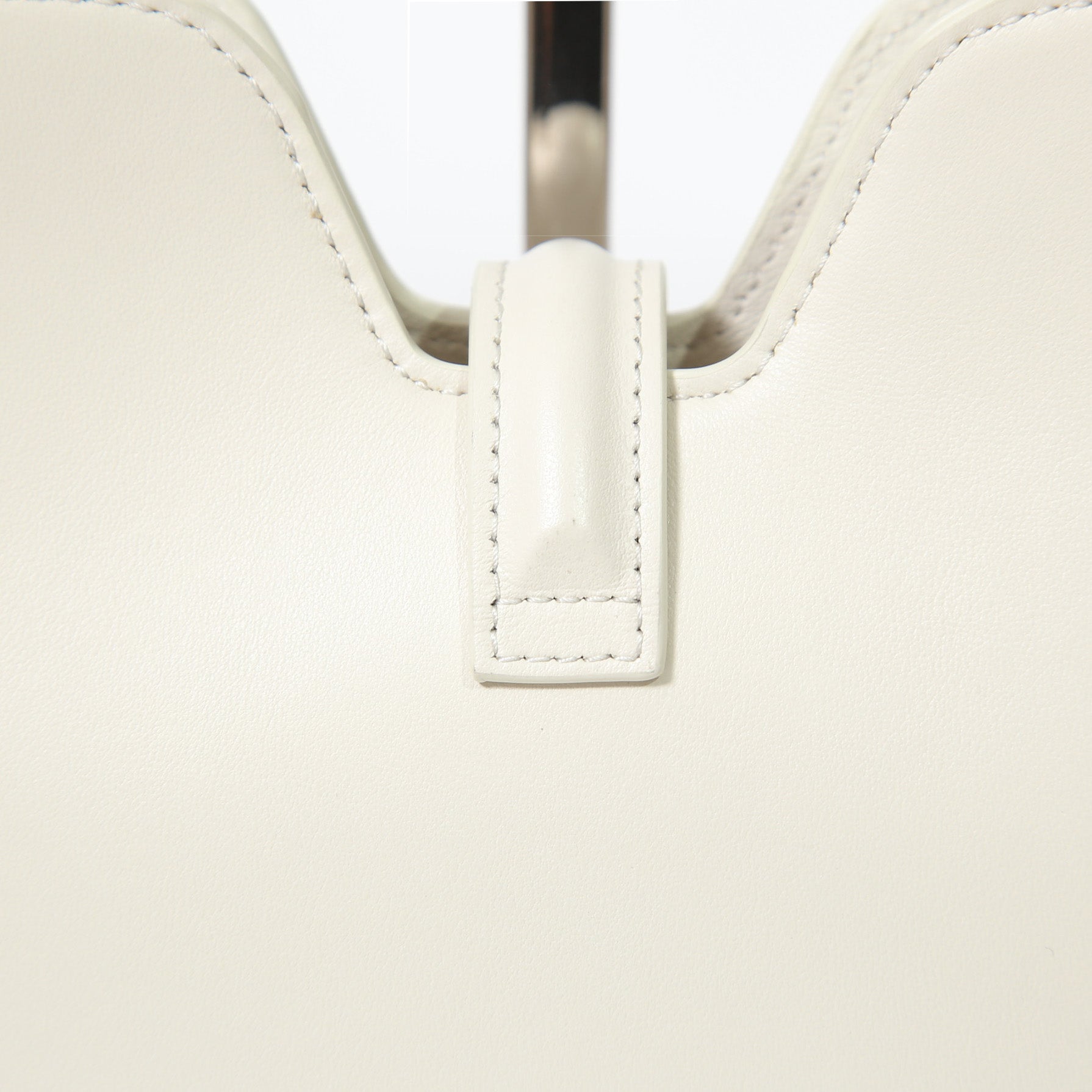 新品 CELINE セリーヌ / 24年製 スモール カミーユ 16（セーズ）ソフト バッグ / スムースカーフスキン / (rice)