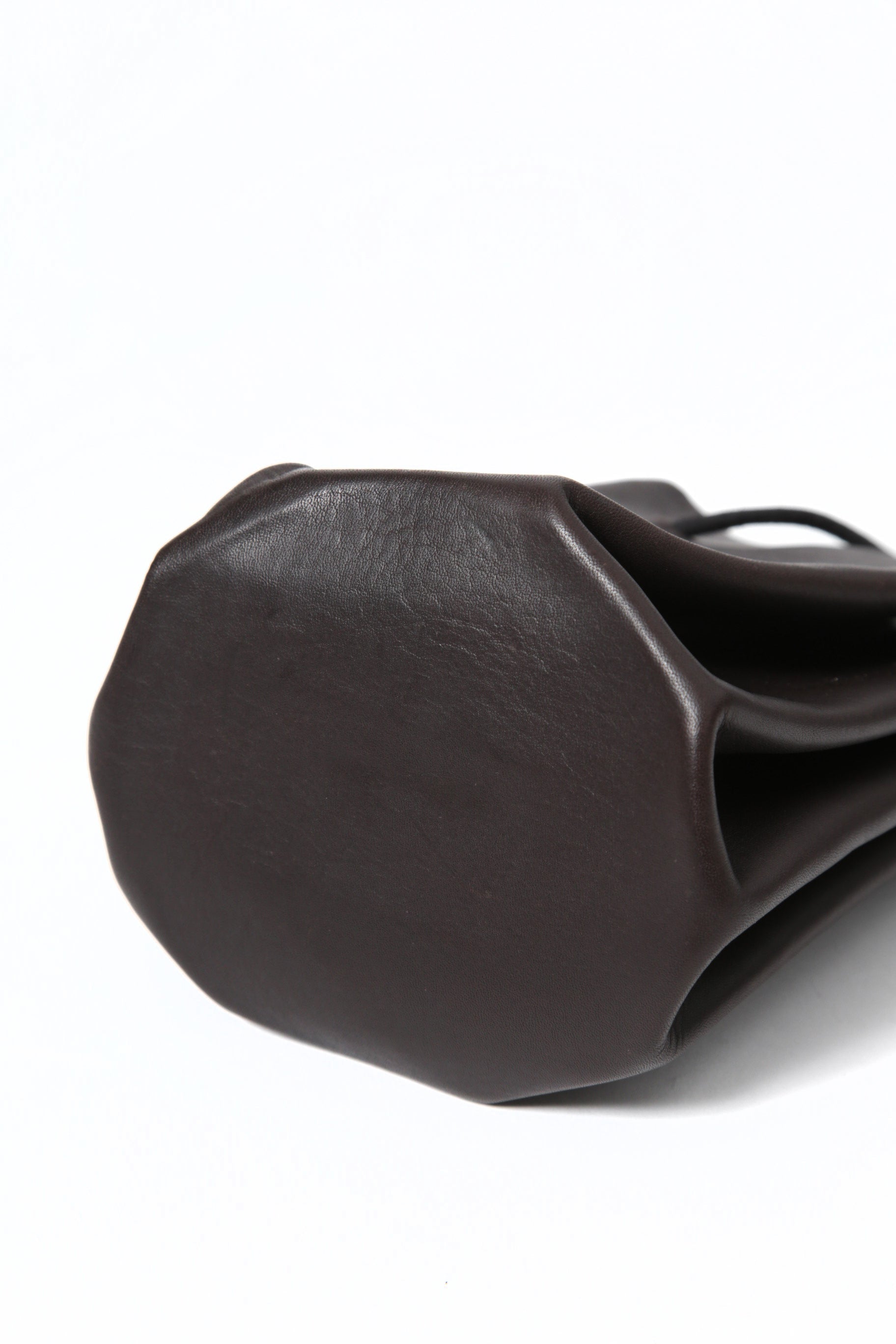 新品 TAGLIOVIVO タリオヴィヴォ / HUES限定 カーフレザー ミニ巾着 / BROWN