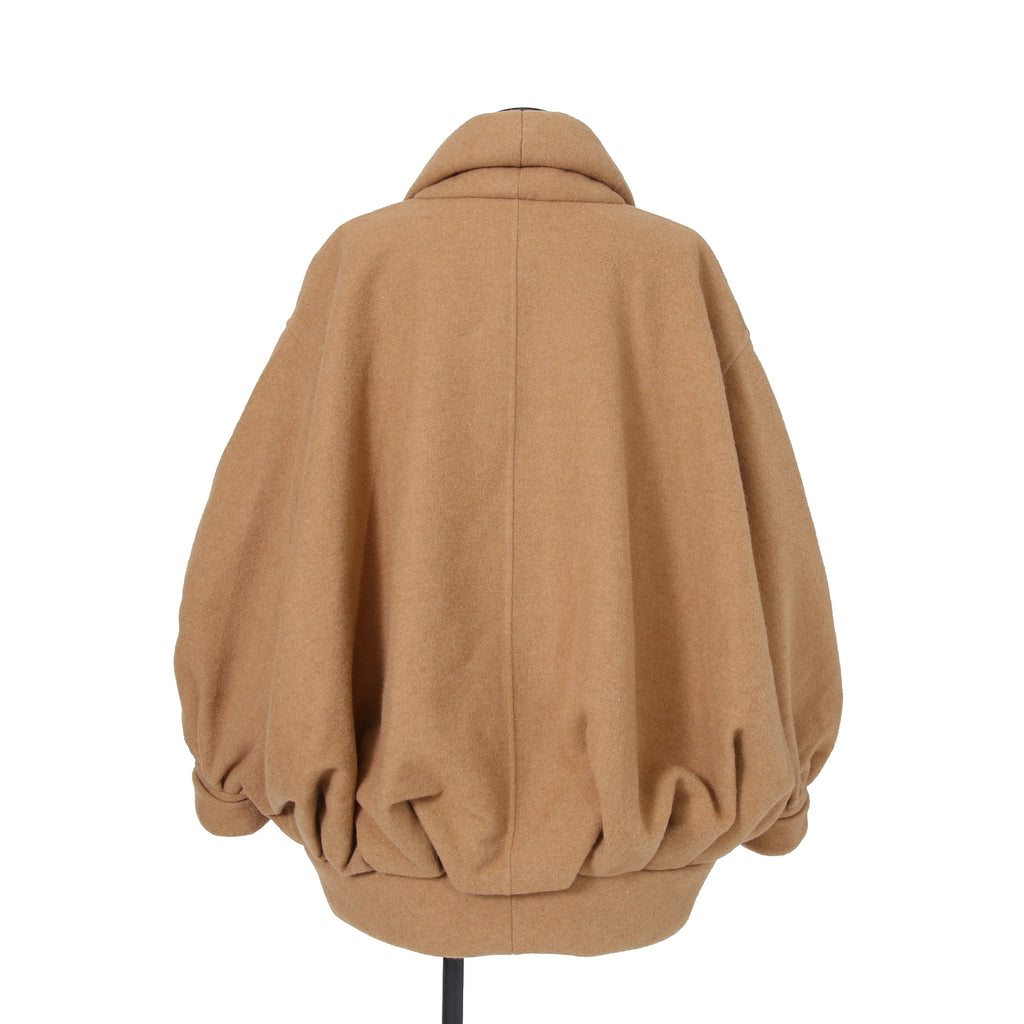 極上品 Louis Vuitton ルイヴィトン / 23年クルーズコレクション "look 4" / キャメルヘア パール コクーン ショートコート  / モノグラム裏地 / 1AAL1B / size 36 (キャメル)