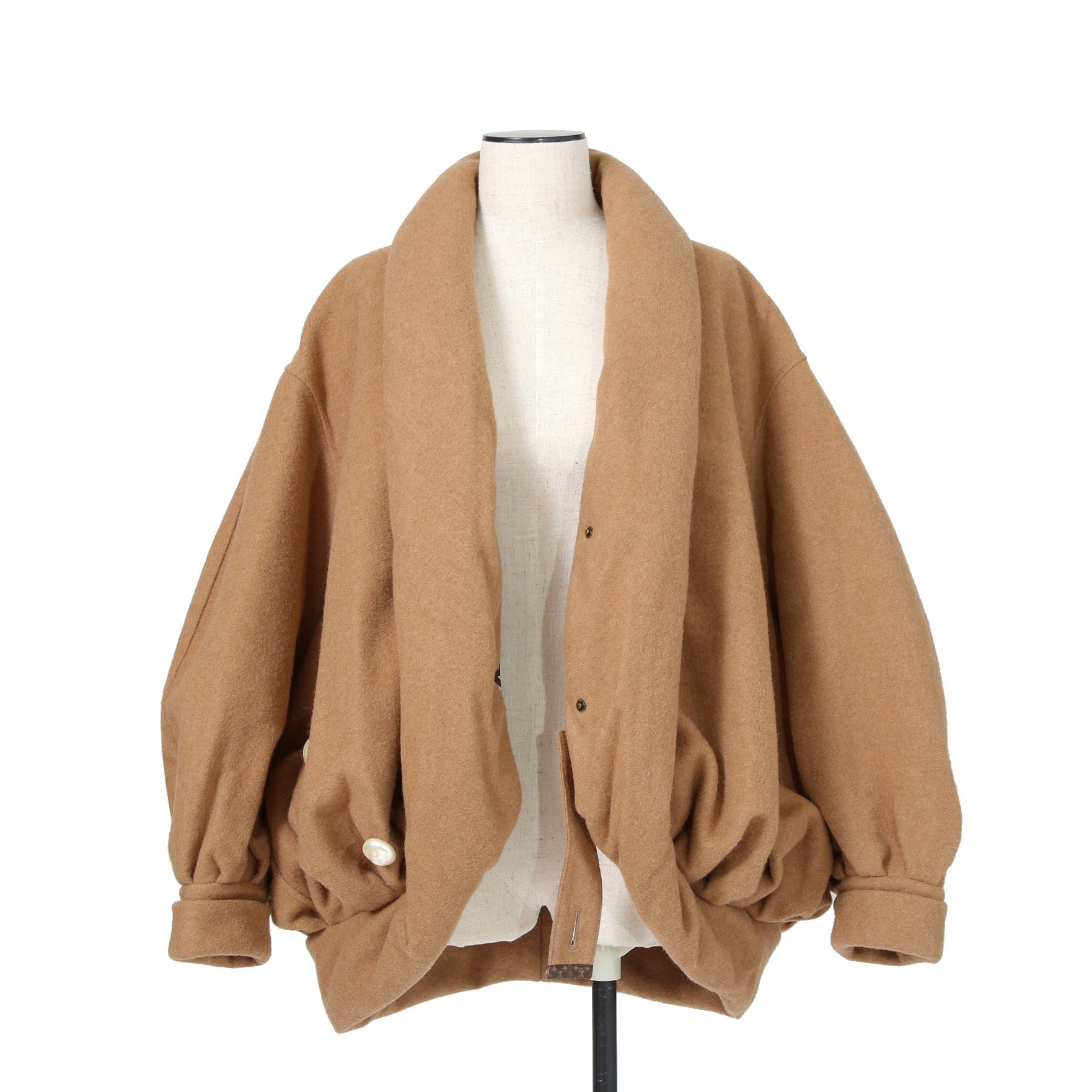 極上品 Louis Vuitton ルイヴィトン / 23年クルーズコレクション "look 4" / キャメルヘア パール コクーン ショートコート  / モノグラム裏地 / 1AAL1B / size 36 (キャメル)