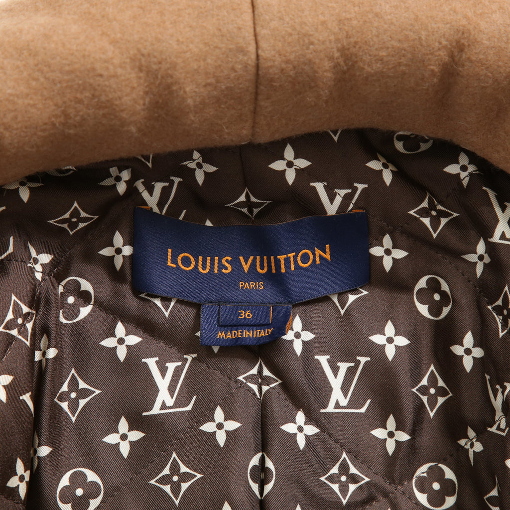 極上品 Louis Vuitton ルイヴィトン / 23年クルーズコレクション "look 4" / キャメルヘア パール コクーン ショートコート  / モノグラム裏地 / 1AAL1B / size 36 (キャメル)
