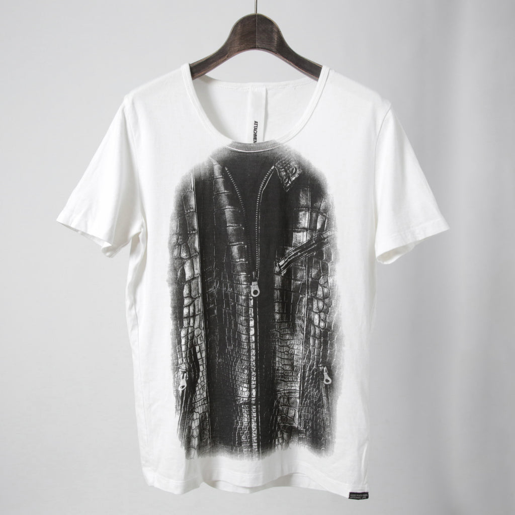 イサムカタヤマバックラッシュ × ATTACHMENT コラボ / クロコライダース プリント Tシャツ / size M (WHITE)