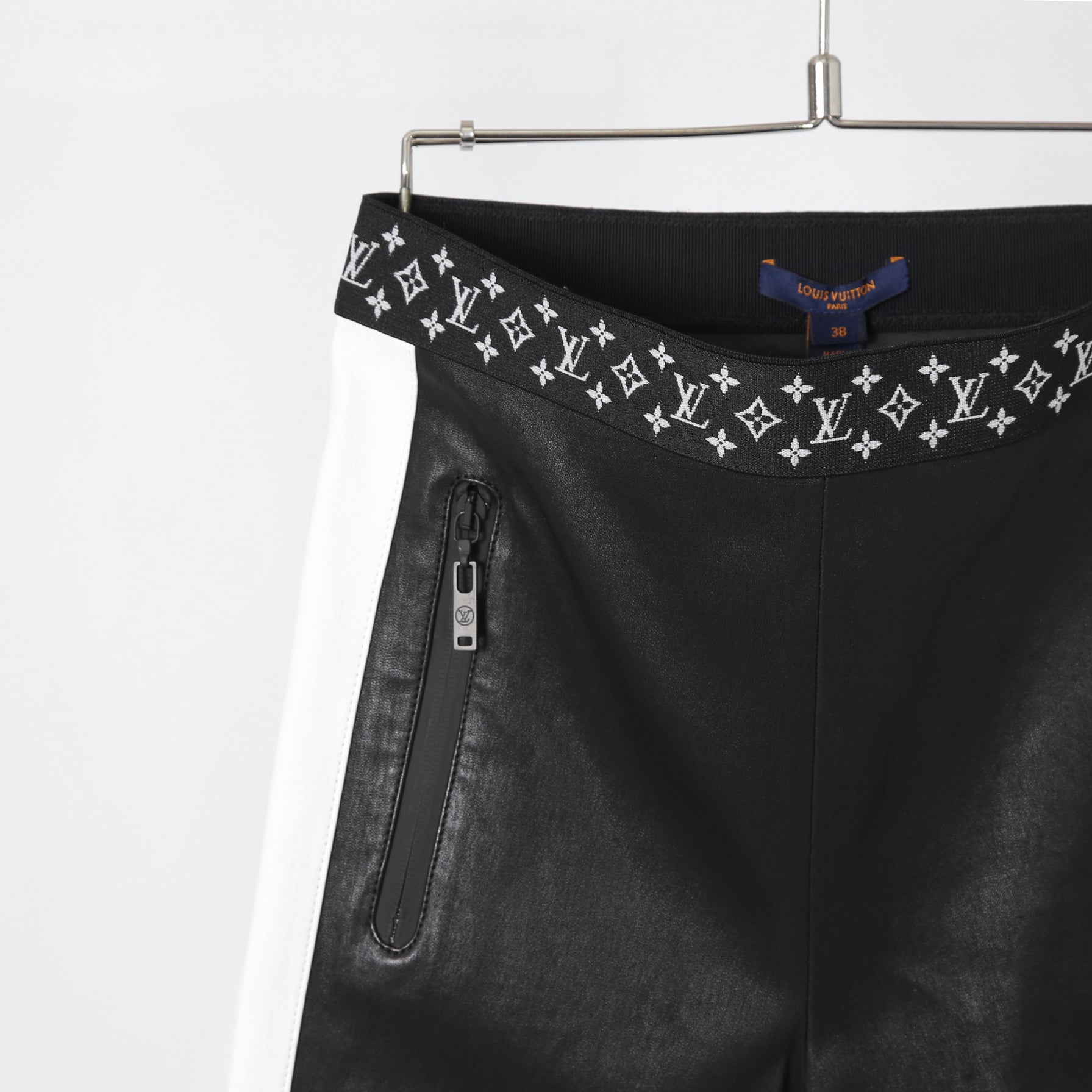 LOUIS VUITTON ルイヴィトン / 21SS グラフィック レザー レギンス  / ストレッチ ラムスキン コットン モノグラム / 1ABSZ3 / size 38 (BLACK x WHITE)