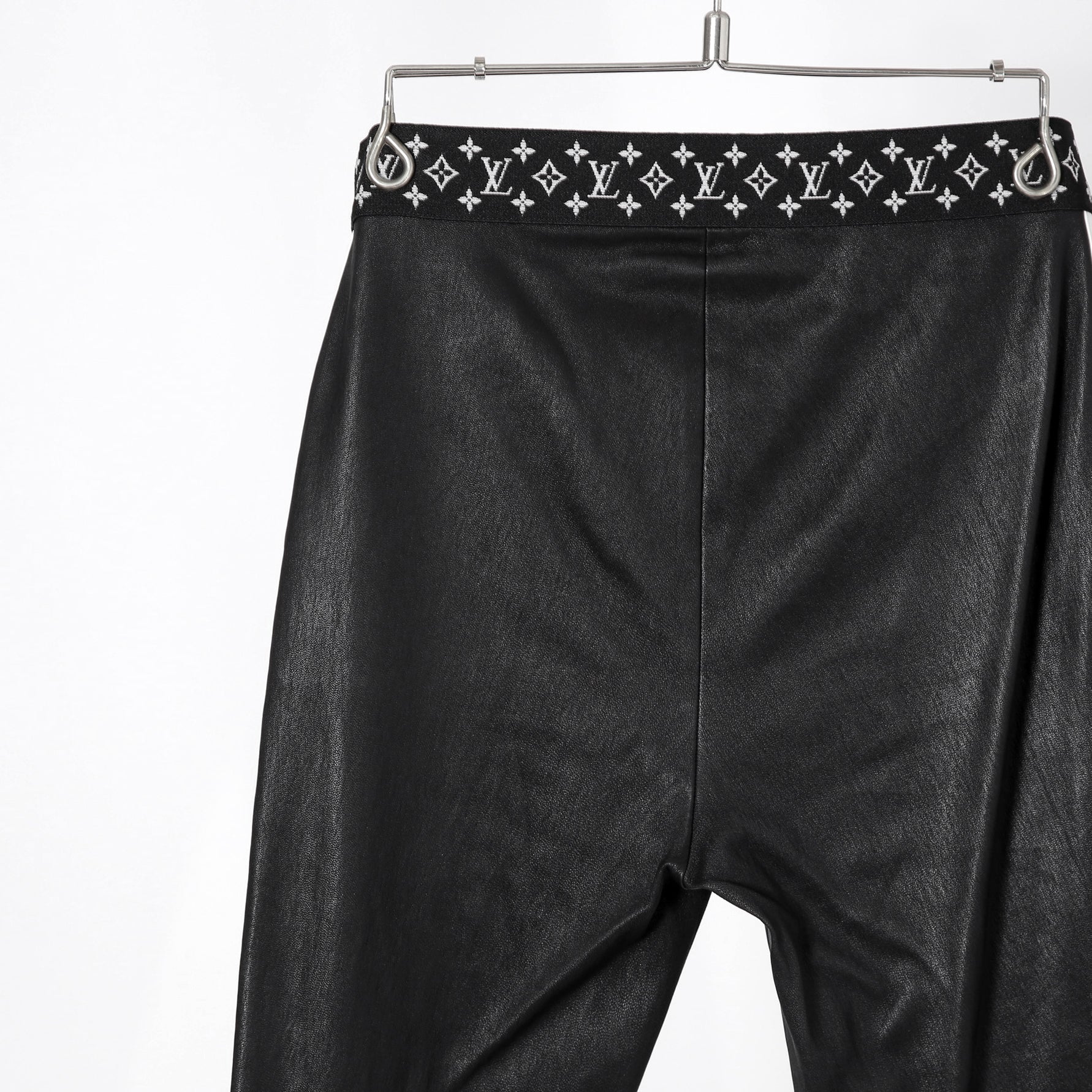 LOUIS VUITTON ルイヴィトン / 21SS グラフィック レザー レギンス  / ストレッチ ラムスキン コットン モノグラム / 1ABSZ3 / size 38 (BLACK x WHITE)